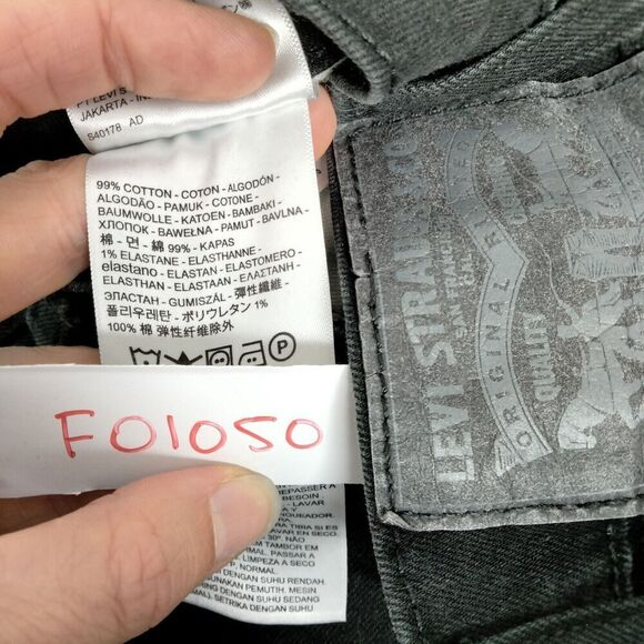 Levis Jean Shorts Mens Sz 38 x 9" Denim Black Cut Off Bermuda  Relaxed Denim - Picture 11 of 11